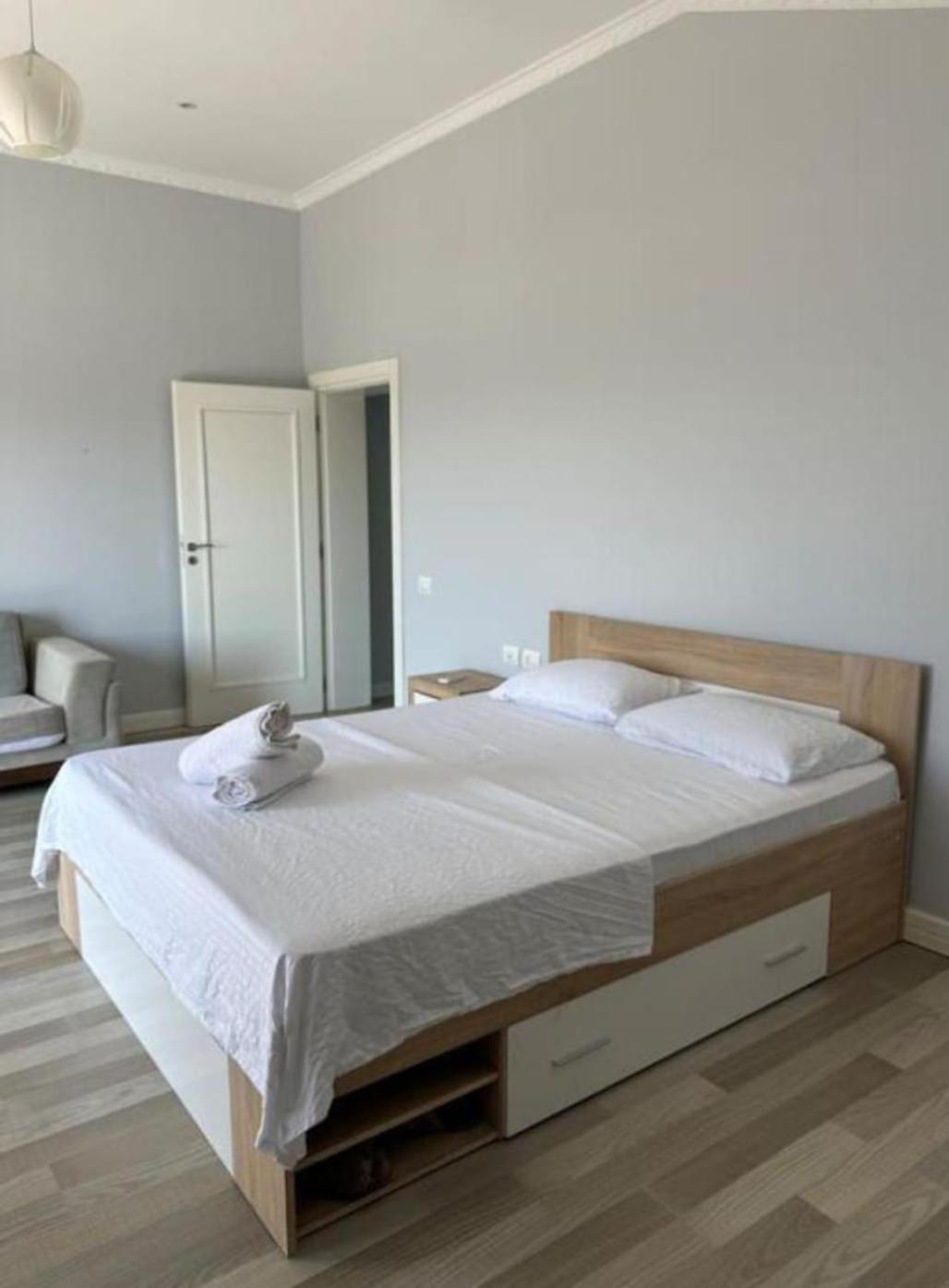 Kino Apartment Tirana Exteriör bild